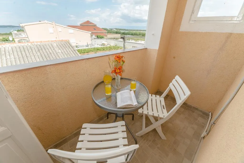 Apartments Lolo Privlaka   Privlaka (Zadar)